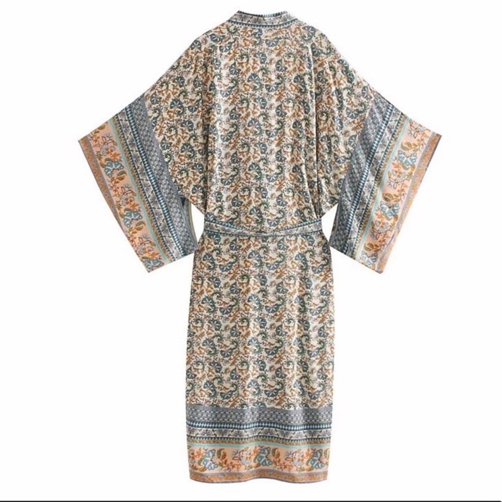 Heather Blue Whispy Print Kimono - Picture 4 of 9